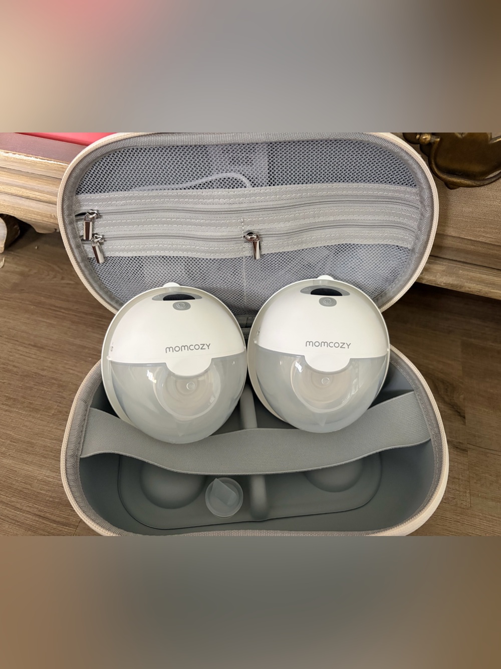 Momcozy m5  Hands-Free Breast Pump Duo with Carrying Case
